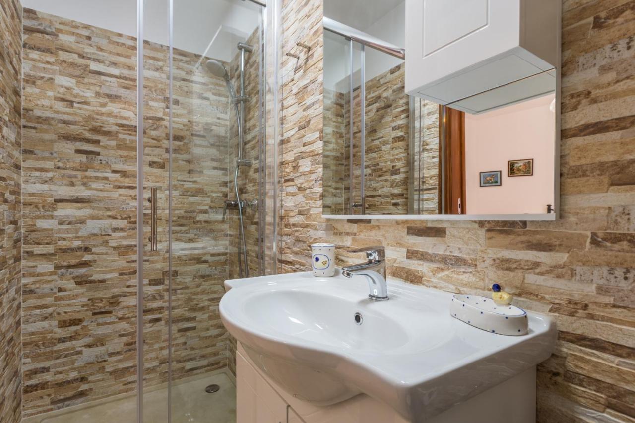 Apartment Lanterna Veneziana 罗维尼 外观 照片